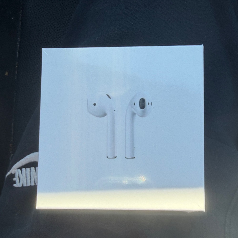Apple AirPods in Classic White